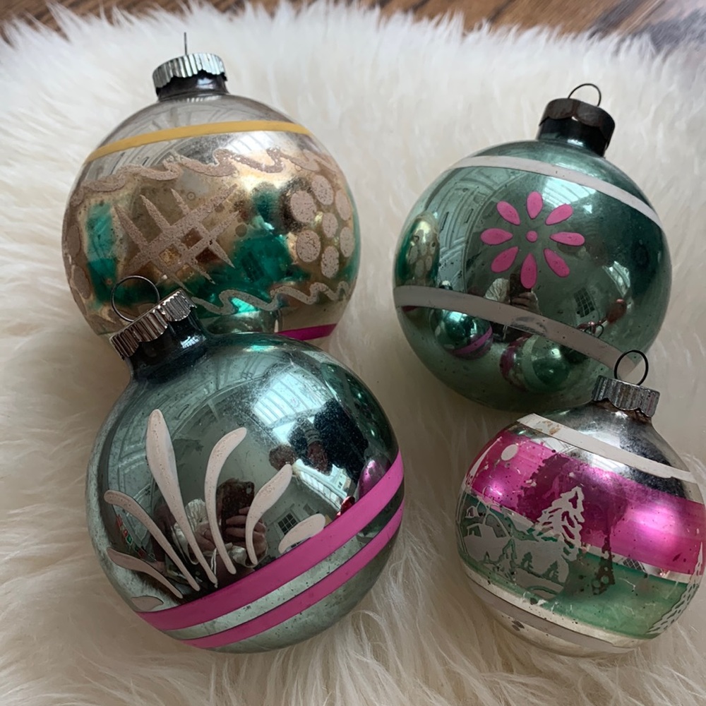 Set of 4 vintage baubles